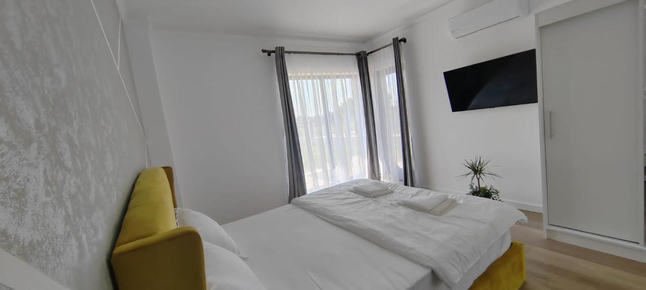 Casira Guesthouse Sînmartin Exteriör bild